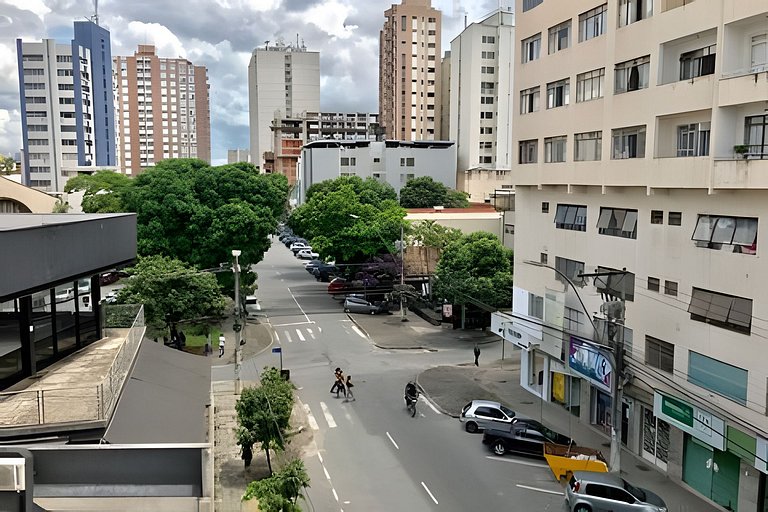 Apto com varanda e ar no Centro Divinopolis (302)