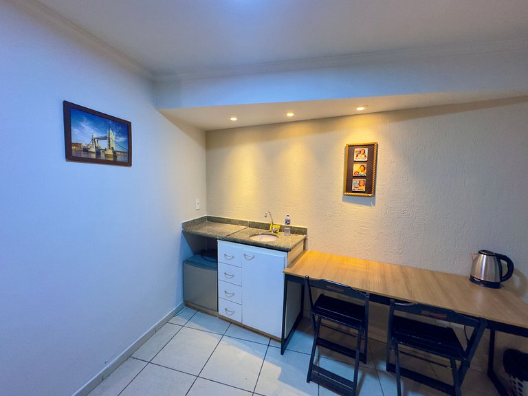 Apto estúdio c/ ar no centro de Divinópolis (102)