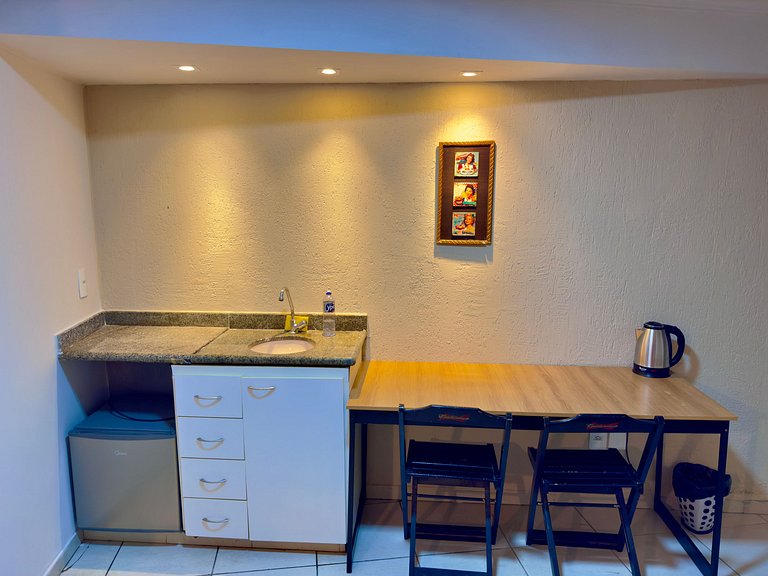 Apto estúdio c/ ar no centro de Divinópolis (102)