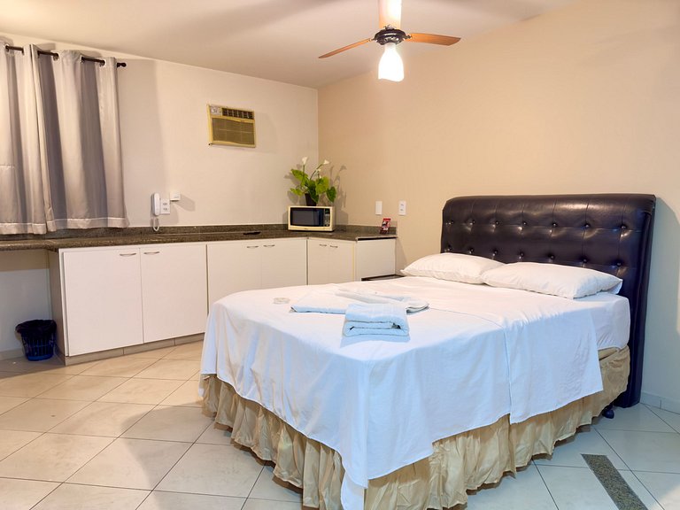 Apto estúdio c/ ar no centro de Divinópolis (102)