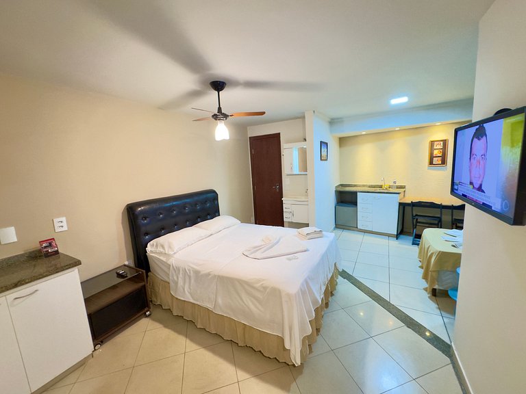 Apto estúdio c/ ar no centro de Divinópolis (102)