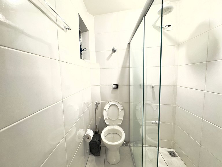 Apto estúdio c/ ar no centro de Divinópolis (102)