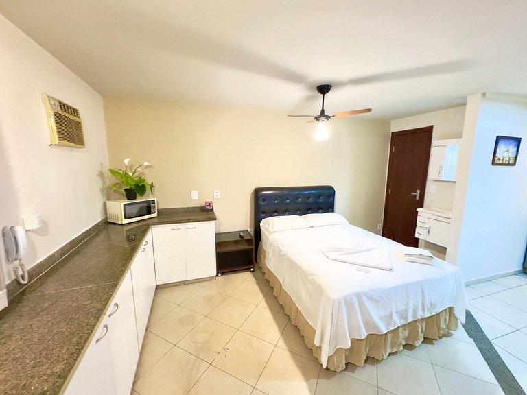 Apto estúdio c/ ar no centro de Divinópolis (102)