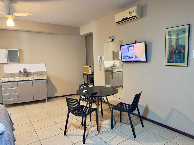 Apto com varanda e ar no Centro Divinopolis (302)