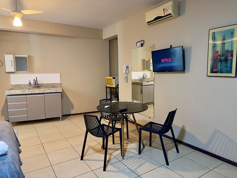 Apto c/ varanda e ar no Centro Divinopolis (302)