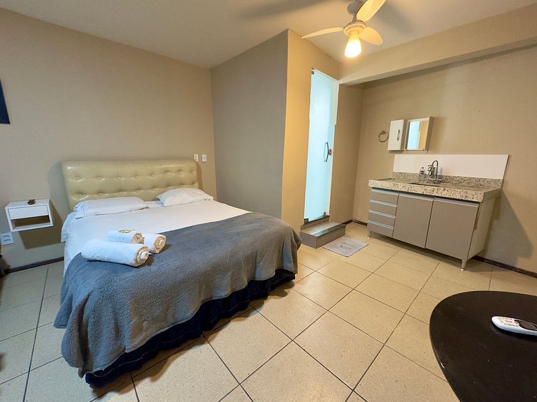 Apto com varanda e ar no Centro Divinopolis (302)