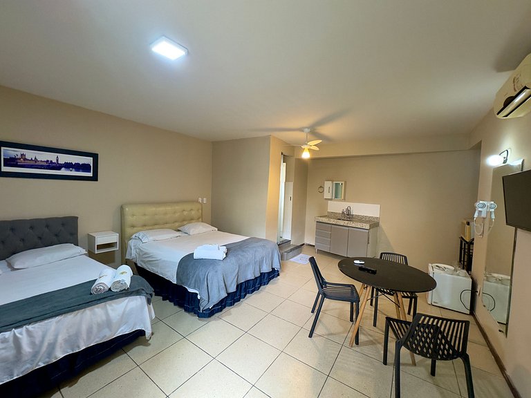 Apto com varanda e ar no Centro Divinopolis (302)