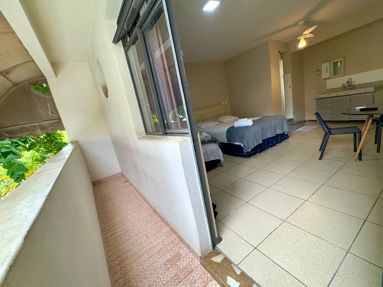 Apto c/ varanda e ar no Centro Divinopolis (302)