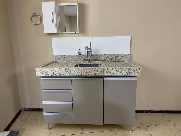 Apto com varanda e ar no Centro Divinopolis (302)