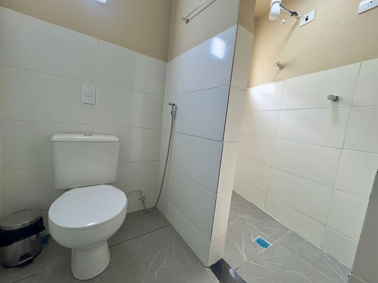 Apto com varanda e ar no Centro Divinopolis (302)