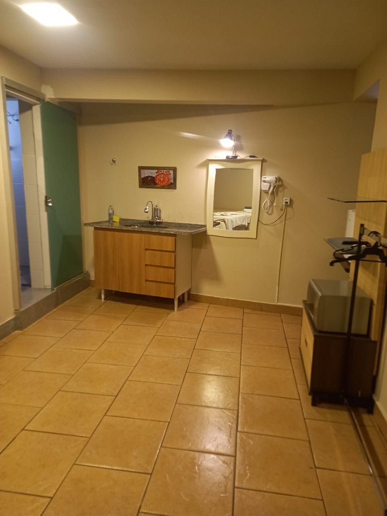 Apto com varanda e ar no Centro Divinópolis (202)