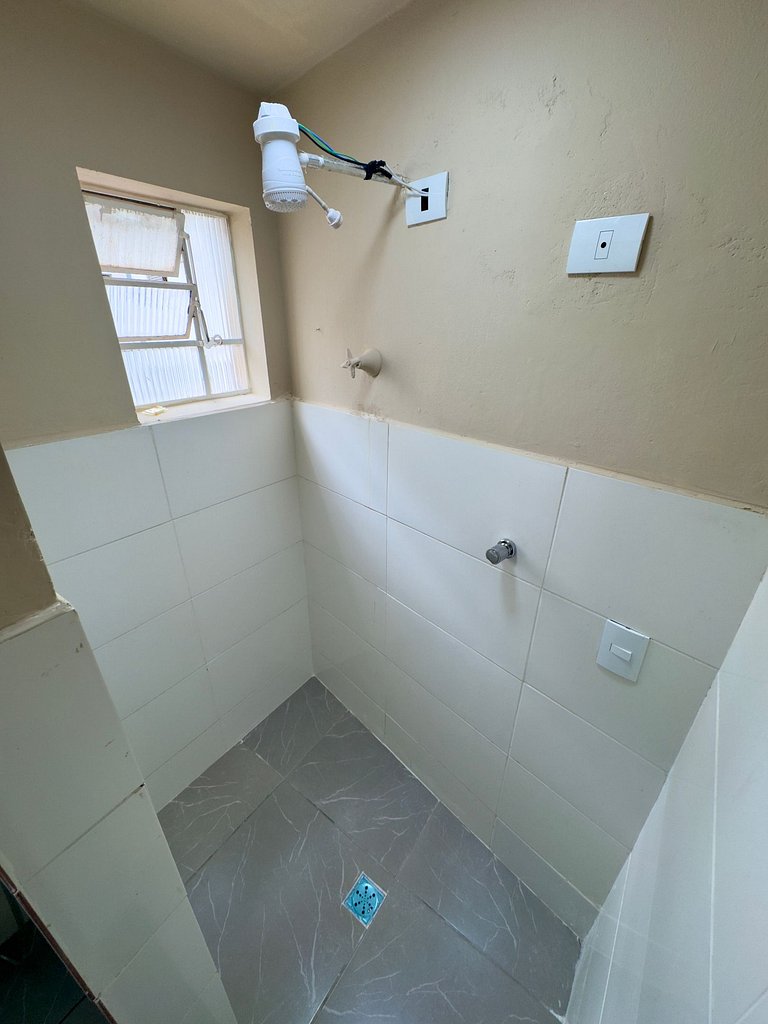 Apto com varanda e ar no Centro Divinópolis (202)