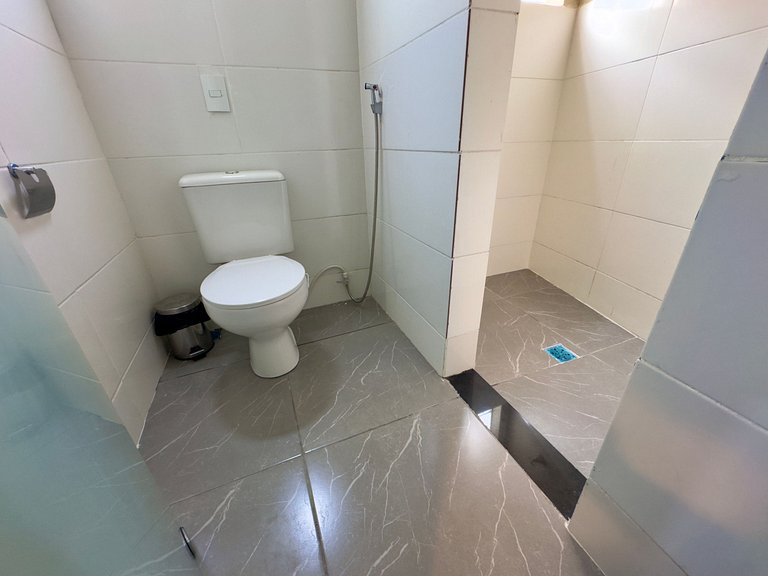 Apto com varanda e ar no Centro Divinópolis (202)